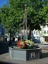 Bad Saulgau in Oberschwaben,
der Stadtbrunnen von 1842 auf dem Markt,
Aug.2010