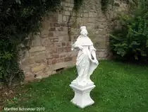 Hier ist eine von vielen Figuren im Schlo�garten des Stengel Schlo� zu sehen. Die Aufnahme habe ich am 25.08.2010 in Saarbr�cken gemacht.
