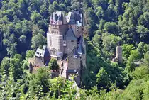 Burg Eltz, versteckt im waldreichen Gebiet in Moseln�he - 10.08.2010