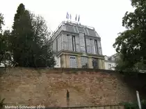 Dieses Foto habe ich im Schlo�garten in Saarbr�cken gemacht. Es zeigt einen Teil des Saarbr�cker Stengel Schlo�.Die Aufnahme des Foto war am 24.08.2010.