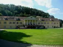 Schlo� Rotenfels bei Gaggenau im Schwarzwald,
1807 vom Architekt Weinbrenner als Steingutfabrik erbaut, 1817-20 als Landsitz umgebaut, heute Landesakademie f�r Kunst und Theater,
Aug.2010