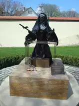 Altshausen in Oberschwaben,
 Heilige Therese von Lisieux , ein Kunstwerk von Diane Herzogin von W�rttemberg, steht im Innenhof ihres Schlo�es,
April 2010  