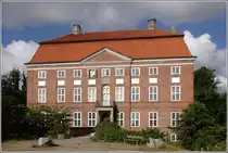 Das Herrenhaus von Gut Ludwigsburg wurde in den Jahren 1730 bis 1740 in der heutigen Form gestaltet und geht auf eine Wasserburg aus dem 14. Jahrhundert zur�ck. 03.08.2010