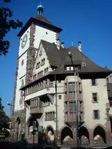 Freiburg im Breisgau,
das Schwabentor, ein Teil der ehemaligen Stadtbefestigung von 1250,
wurde 1901 auf fast doppelte H�he aufgestockt, das Pyramidendach wurde 1954 aufgesetzt,
Sep.2010