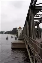 Die einspurige Schleibr�cke bei Lindaunis. Die Schlei bildet die Grenze zwischen den beiden Landkreisen Schleswig-Flensburg und Rendsburg-Eckernf�rde. 05.08.2010