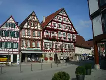 Bad Urach in der Schw�bischen Alb,
sch�nes Fachwerk am Marktplatz,
Sept.2010