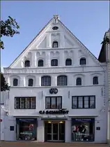 Kaufmannshaus Gro�stra�e 30 in Husum. Es wurde in der Novelle  Dr�ben am Markt  von Theodor Storm beschrieben. 09.08.2010