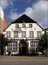 Die Schwan-Apotheke in der Gro�stra�e in Husum.