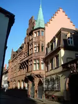 Freiburg im Breisgau,
dieses repr�sentative Geb�ude in rotem Sandstein von 1899-1900 beherbergt die Sparkasse,
Juni 2010