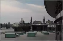 Mit dem Anstieg der Terrasse am Internationales Congress Center Dresden erhebt sich auch mehr vom alten Dresden �ber das neue Landtagsgeb�ude. 02.08.2009 (Matthias)