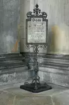 Eine alte Informationstafel macht am Eingang des Berliner Doms auf sich aufmerksam.
(13.09.2010) 