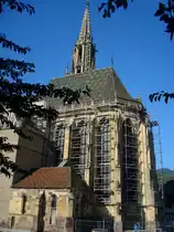 Thann im Elsa�,
St.Theobald-M�nster, Chor und Turm von der S�dseite, die farbigen Dachziegel wurden 1887-95 angebracht,
Sept.2010
