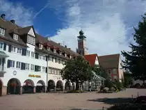 Freudenstadt im Schwarzwald,
Deutschlands gr��ter umbauter Marktplatz 219mx216m, im Hintergrund das Rathaus mit 43m hohem Turm,
Aug.2010