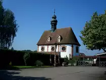 Riegel am Kaiserstuhl, 
die Friedhofskapelle im neobarocken Stil, Baubeginn 1903, eingeweiht 1907, davor ein ca. 3m hohes Sandsteinkreuz von 1746, 
Juni 2010