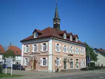 Rust in der Ortenau,
das alte Rathaus, 1844-45 erbaut, 1892 wurde der Uhr-und Glockenturm aufgesetzt, der bereits 762 urkundlich erw�hnte Ort ist heute staatlich anerkannter Erholungsort und weithin bekannt durch den Europapark,
Sept.2010