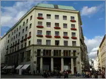 Das Loos-Haus am Michaelerplatz wurde 1910-1912 errichtet. Seinerzeit hat das Geb�ude aufgrund seiner Schmucklosigkeit zu heftigen Kontroversen gef�hrt. 30.09.2010