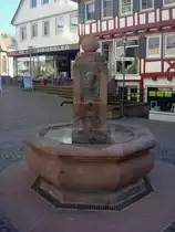 Calw im Nordschwarzwald,, der Hermann-Hesse-Brunnen steht seit 1920 auf diesem Platz, der 1947 zum 70.Geburtstag nach dem Literatur-Nobelpreistr�ger Hermann-Hesse-Platz benannt wurde, Okt.2010