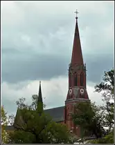Die Stadtpfarrkirche St. Nikolaus in Zwiesel, ein dreischiffiger, neugotischer Backsteinbau wurde 1892 bis 1896 erbaut. Mit seinem 86 Meter hohen Turm wird als Dom des Bayerischen Waldes bezeichnet und ist damit der h�chste Kirchturm des Bistums Passau ist und z�hlt gleichzeitig auch zu den h�chsten Kircht�rmen in Bayern. 15.09.2010 (Jeanny)
