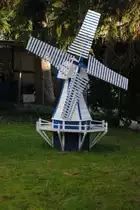 Eine selbstb gebaute Windm�hle in Lehrte/K�thenwaldstra�e. Foto vom 18.10.2010.