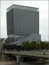 Dieses kurz vor der Vollendung stehende multifunktionale Geb�ude an der Praterstra�e soll vorrangig ein Hotel beherbergen. Entworfen wurde es vom franz�sischen Architekten Jean Nouvel. 02.10.2010