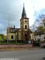 Das Foto zeigt die Evg. Pfarrkirche von Saarbr�cken Ensheim. Das Bild habe ich am 22.10.2010 aufgenommen.
