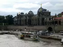 Die Br�hlsche Terasse direkt an der Elbe.
