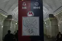 Die Moskauer Metro wurde 1935 er�ffnet. Sie geh�rt zu den U-Bahn-Systemen mit den tiefsten Tunneln und prunkvollsten Bahnh�fen der Welt. Die Stationen der Moskauer Metro sind mit ihrer teilweise sehr anspruchsvollen Architektur als unterirdische Pal�ste bekannt. Fotografiert am 10.09.2010. Hier die Stadion Novokuznetskaya mit dem Linienplan. 

