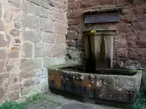 Zavelstein/Schwarzwald, der jetzige Schlo�brunnen stammt von 1932, �ber eine Teuchelleitung wird das Wasser aus ca.2Km herangef�hrt, Okt.2010 