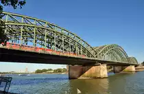 Hohenzollernbr�cke in K�ln, vom linken Rheinufer aufgenommen - 10.10.2010