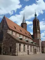 Villingen im Schwarzwald, das M�nster ist die kathlische Hauptkirche, 
1130 romanisch begonnen, 1284 gotisch vollendet, die zwei 50m hohen T�rme stammen aus dem 15./16.Jahrhundert, mit 51 Glocken befindet sich hier eins der gr��ten Glockenspiele in S�ddeutschland, Aug.2010