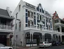 Vorbildlich restauriertes Geschaeftshaus, albertinischen und kaphollaendischen Baustil vereinigend. Simons Town, 20.11.2010
