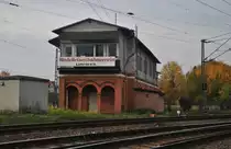Altes Stellwerk, (Heute ist dort ein Modelleisenbahnverein) drin, Das Stellwerk wurde 1986 au�er Dienst gestellt. Foto vom 30.10.10.