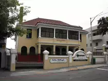 Einst Hotel, dann Hospital, jetzt Geschaeftshaus. Main Road West. Somerset West, 27.11.2010
