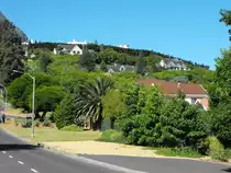 Die etwas betuchteren Zeitgenossen residieren auf  Spanish Farm , auch  Teutonenhuegel  genannt, hoch ueber dem Talboden mit Panoramasicht. Somerset West, 28.11.2010
