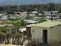 Ein Blick in die bunte Welt der von der Regierung gebauten Kleinhaeuser. Sir Lovry's Pass Village, 06.12.2010
