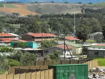 Die Schule und weitere oeffentliche Bauten im Ort. Sir Lovry's Pass Village, 06.12.2010
