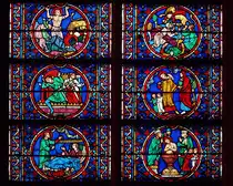 Paris, Kathedrale Notre Dame. Farbige Verglasung mit Medaillons im s�dlichen Chorumgang. Aufnahme vom 25. Dez. 2003, 12:27