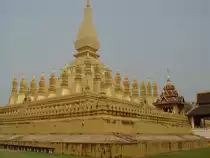 M�rz 2010 in Vientiane, der Haupstadt von Laos. Das Pha That Luang, die k�nigliche Stupa, ist das Wahrzeichen des Landes. Das Geb�ude stammt aus dem 16. Jahrhundert und stellt die Vereinigung des Buddhismus mit der laotischen Kunst dar.