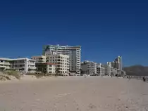 Appartementheuser wohin das Auge reicht. Im Sommer besetzt, sonst leer. Eine regelrechte Ferienstadt. Strand, 07.12.2010
