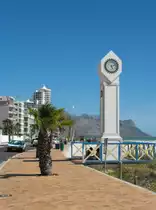 Der Clocktower des Rotary Club an der Beach Road zeigt zwar eine Zeit, geht aber wieder mal eine Dreiviertelstunde vor… Strand, 07.12.2010
