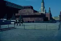 Wachabl�sung am Lenin Mausoleum in Moskau am Roten Platz im September 1981
