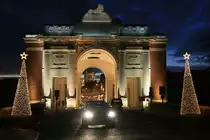 Das Menenporten in Ieper mit weihnachtlichem Schmuck; 13.12.2010