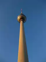 Der Berliner Fernsehturm im Abendlicht des 18. August 2010

