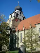 Herrenberg, die Stiftskirche ,weithin sichtbares Wahrzeichen der Stadt, die dreischiffige sp�tgotische Hallenkirche ist die �lteste Anlage dieser Art in Schwaben, Baubeginn war 1285, ein Glockenmuseum befindet sich im Turm, Okt.2010