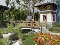 Der Pavillon von Bhutan auf der in Chiang Mai stattgefundenen  Royal Flora 2006  in dem Teil der Ausstellung, wo verschiedene L�nder l�nderspezifische Dinge zeigten (01.11.2006)