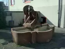 Oberkirch in der Ortenau, der August-Ganther-Brunnen, aufgestellt 1989 f�r den allemanischen Mundartdichter (1862-1938) und Ehrenb�rger der Stadt, Okt.2010