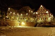 F�r mich der sch�nste Platz in Chemnitz: Die liebevoll restaurierten Fachwerkh�user am Fu�e des Schlossbergs z�hlen zu den �ltesten Geb�uden der Stadt Chemnitz. Links das Kellerhaus und rechts im Bild die Schlossm�hle - gem�tliche Restaurants laden hier zum Verweilen ein. Die Aufnahme entstand im verschneiten Dezember 2005.