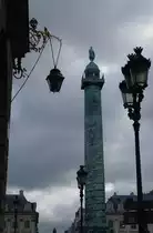 Die Vend�me S�ule mit Napoleon Bonaparte auf der Spitze im Zentrum des Place Vend�me am 17.07.2009