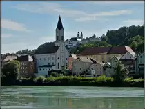 Jenseits des Inns, gegen�ber der Altstadt von Passau liegt die Innstadt mit der Pfarrkirche St. Gertraud  Sie war urspr�nglich die Spitalkirche des 1301 gegr�ndeten Spitals St.Gertraud. �ber die Wallfahrtsstiege (321 Stufen) gelangt man zur Wallfahrtskirche Mariahilf mit dem dazugeh�rigen Kloster. 16.09.2010 (Jeanny)

