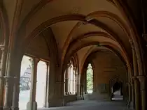 Maulbronn, Blick ins  Paradies , die Vorhalle zur Klosterkirche, fr�hgotisch um 1210, diente auch als Grablege f�r Wohlt�ter des Klosters, Okt.2010